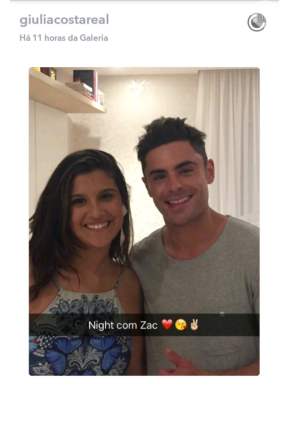 Giulia Costa tirou uma foto com Zac Efron no quarto de Anitta, na noite desta quinta-feira, 18 de agosto de 2016: 'Night com Zac'