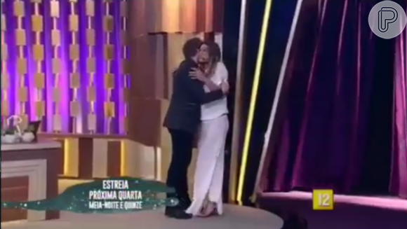 Sasha Meneghel é recebida por Fábio Porchat na estreia do talk show do apresentador