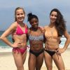 Simone Biles chama a atenção por abdome sarado em praia do Rio de Janeiro, em 20 de agosto de 2016