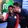 Simone Biles ganha beijo de Zac Efron durante as Olimpíadas
