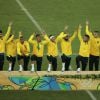 Neymar recebe medalha de ouro no Maracanã