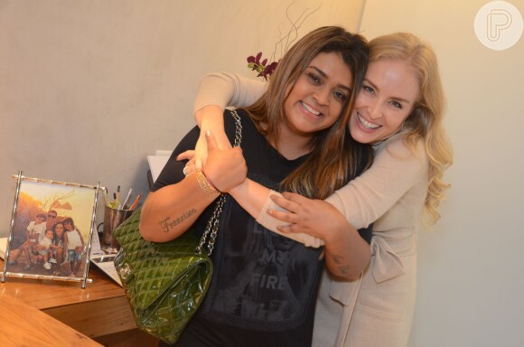 Angélica e Preta Gil prestigiaram a inauguração da nova clínica da nutricionista Andréa Santa Rosa, mulher de Márcio Garcia, no Leblon, no Rio de Janeiro na última terça-feira, 26 de novembro de 2013