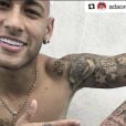Neymar tatuou a marca da Olimpíada Rio 2016 no punho, assim como os aros que são símbolos dos Jogos Olímpicos