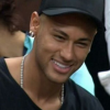 Neymar sorriu no Maracanãzinho diante da vitória da seleção brasileira de vôlei, ouro na Olimpíada Rio 2016