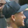 O cabelo loiro de Neymar só ficou evidente na nunca, já que o jogador usou boné para torcer pela seleção de vôlei no Maracanãzinho neste domingo, 21 de agosto de 2016