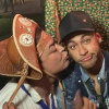 Neymar também esteve na festa julina. O jogador apareceu em fotos publicadas por amigos no Instagram