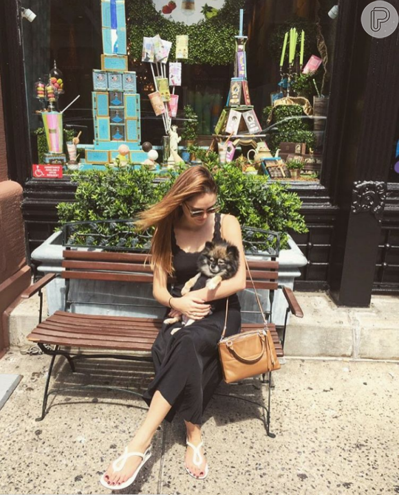 'Passeio com minha afilhada princesa', escreveu a atriz em Nova York na legenda imagem postada no Instagram