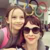 Débora Falabella também prestigiou os Jogos Olimpícos com a filha Nina, de 7 anos