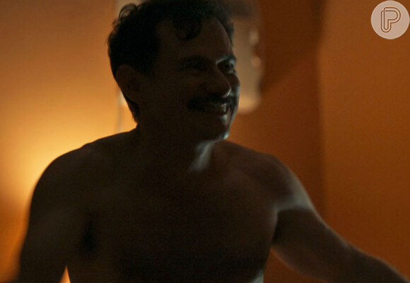 Kellen (Leandra Leal) faz uma apresentação sensual para Douglas (Enrique Diaz) e o policial a leva para a cama, em 'Justiça'