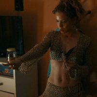 Após Marina Ruy Barbosa em cena quente, 'Justiça' tem Leandra Leal em striptease