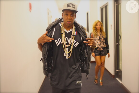 Nas ruas, Jay-Z aprendeu a negociar e fazer rap. Foi no começo dos anos 90 que escreveu e compôs seus próprios trabalhos