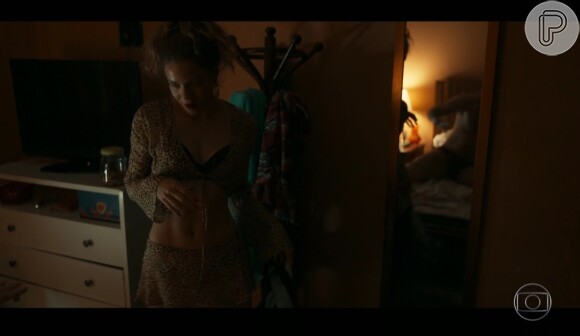 Leandra Leal fica de calcinha e sutiã em 'Justiça' e movimenta a web: 'Que corpo é esse?'