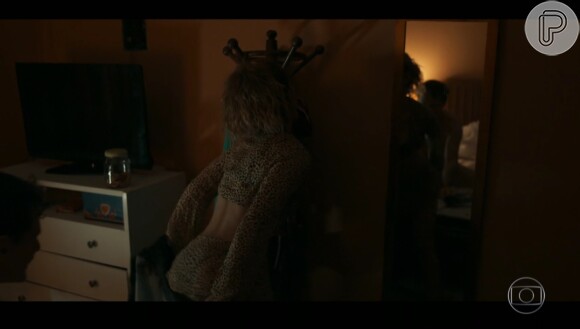 Leandra Leal fica de calcinha e sutiã em 'Justiça' e movimenta a web: 'Que corpo é esse?'