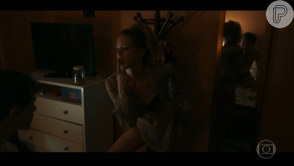 Leandra Leal fica de calcinha e sutiã em 'Justiça' e movimenta a web: 'Que corpo é esse?'