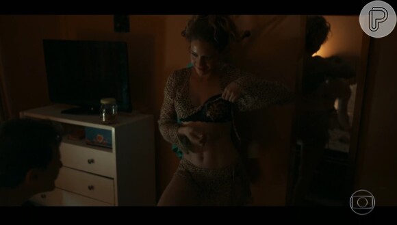 Leandra Leal fica de calcinha e sutiã em 'Justiça' e movimenta a web: 'Que corpo é esse?'