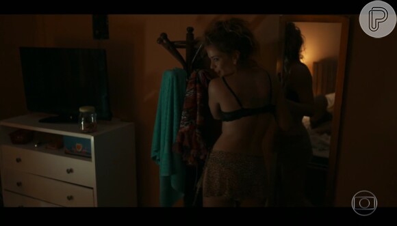 Leandra Leal fica de calcinha e sutiã em 'Justiça' e movimenta a web: 'Que corpo é esse?'