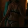 Kellen (Leandra Leal) fez um striptease para Douglas (Enrique Diaz) em cenas da série 'Justiça', exibidas na noite desta terça-feira, 23 de agosto de 2016