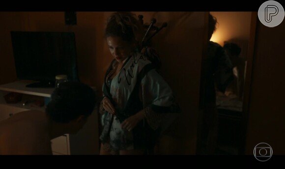 Leandra Leal fica de calcinha e sutiã em 'Justiça' e movimenta a web: 'Que corpo é esse?'