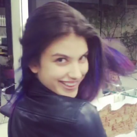 Giovanna Grigio corta o cabelo e faz mechas coloridas para filme. Vídeos!