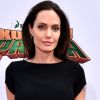 Cantora passou pelo procedimento estético após se inspirar em Angelina Jolie