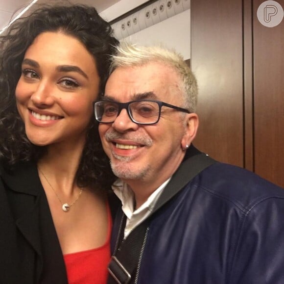 Walcyr Carrasco posou com Débora Nascimento, atriz de 'Etâ Mundo Bom!', durante um coquetel realizado nos estúdios Globo, nesta quinta-feira, 25 de agosto de 2016