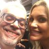 Walcyr Carrasco posou com Flávia Alessandra, atriz de 'Etâ Mundo Bom!', durante um coquetel realizado nos estúdios Globo, nesta quinta-feira, 25 de agosto de 2016