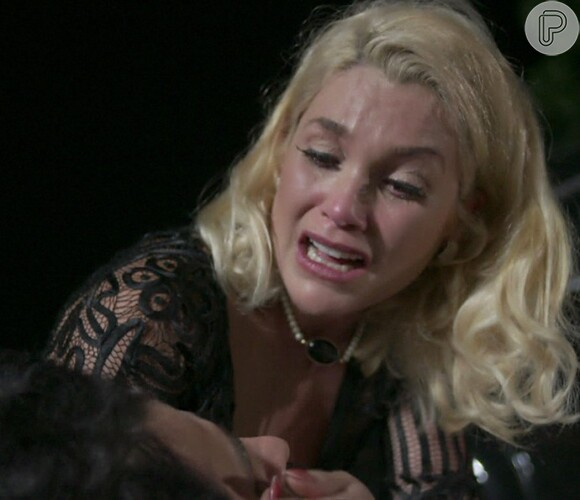 Flávia Alessandra protagonizou cenas dramáticas no capítulo de quinta-feira, 25 de agosto de 2016, quando Sandra se desesperou diante da morte de Ernesto (Eriberto Leão) e, posteriormente, de ser presa