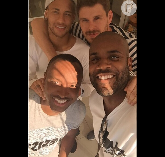 Neymar, Bruninho, Thiaguinho e Rafael Zulu curtiram o dia juntos em São Paulo