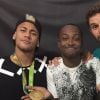 Thiaguinho posa com Neymar e Bruninho após conquista do ouro no futebol e vôlei