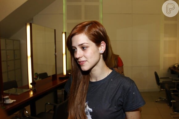 Sophia Abrahão também cuidou das madeixas ruivas, em 2 de dezembro de 2013