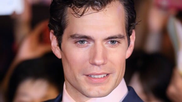 Henry Cavill, o 'Super-Homem', é eleito homem mais sexy do mundo pela 'Glamour'