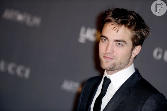Robert Pattinson foi desbancado por Henry Cavill e aparece em 2° lugar