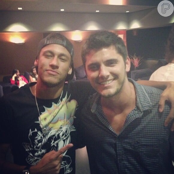O ator posou ao lado de Neymar, namorado de Bruna Marquezine, que também está no elenco de 'Em Família'