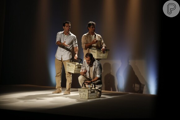 Marcos Pasquim, Mouhamed Harfouch e Renato Rabelo no palco da peça 'E Aí, Comeu?', na Barra da Tijuca, Zona Oeste do Rio, em 3 de dezembro de 2013