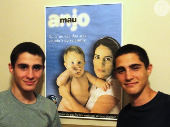 Aos 17 anos, Bruno e Tiago Guimarães se orgulham da época em que interpretaram Théo, na novela 'Anjo Mau'