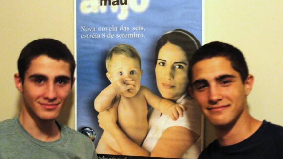 Veja por onde andam os gêmeos que interpretaram o bebê Théo na novela 'Anjo Mau'