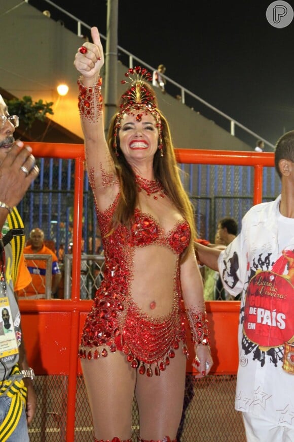 No desfile da escola de samba carioca Estácio de Sá, que homenageou Luma de Oliveira em 2012, ela matou a saudade dos seus fãs ao atravessar a Avenida com sua alegria e elegância digna de uma rainha