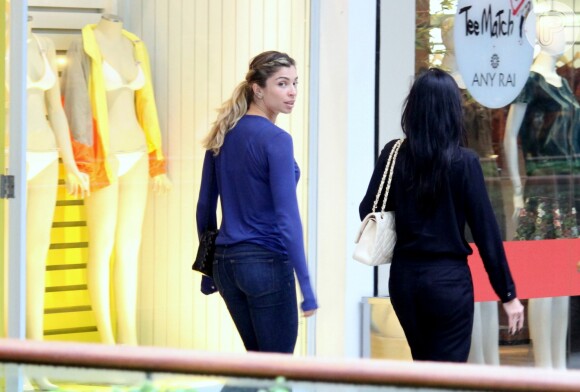 Grazi Massafera se diverte com a filha, Sofia, durante passeio em shopping no Rio de Janeiro nesta sexta-feira, dia 09 de setembro de 2016
