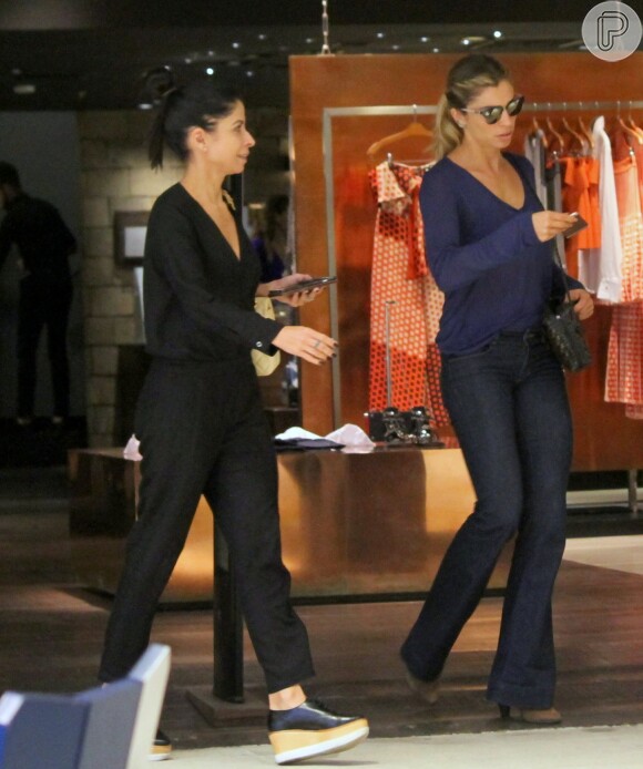 Grazi Massafera se diverte com a filha, Sofia, durante passeio em shopping no Rio de Janeiro nesta sexta-feira, dia 09 de setembro de 2016