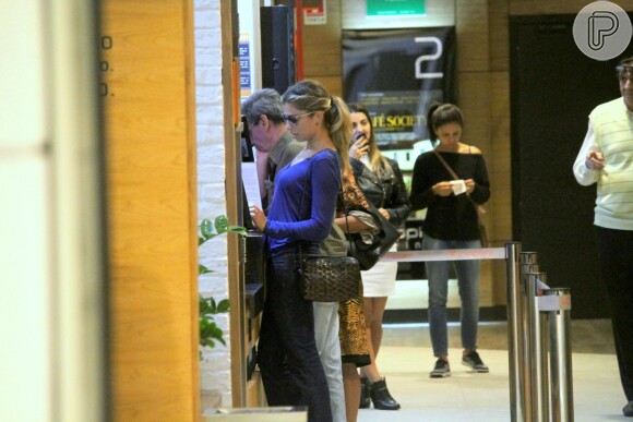 Grazi Massafera se diverte com a filha, Sofia, durante passeio em shopping no Rio de Janeiro nesta sexta-feira, dia 09 de setembro de 2016