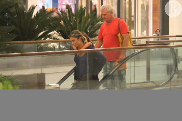 Grazi Massafera se diverte com a filha, Sofia, durante passeio em shopping no Rio de Janeiro nesta sexta-feira, dia 09 de setembro de 2016