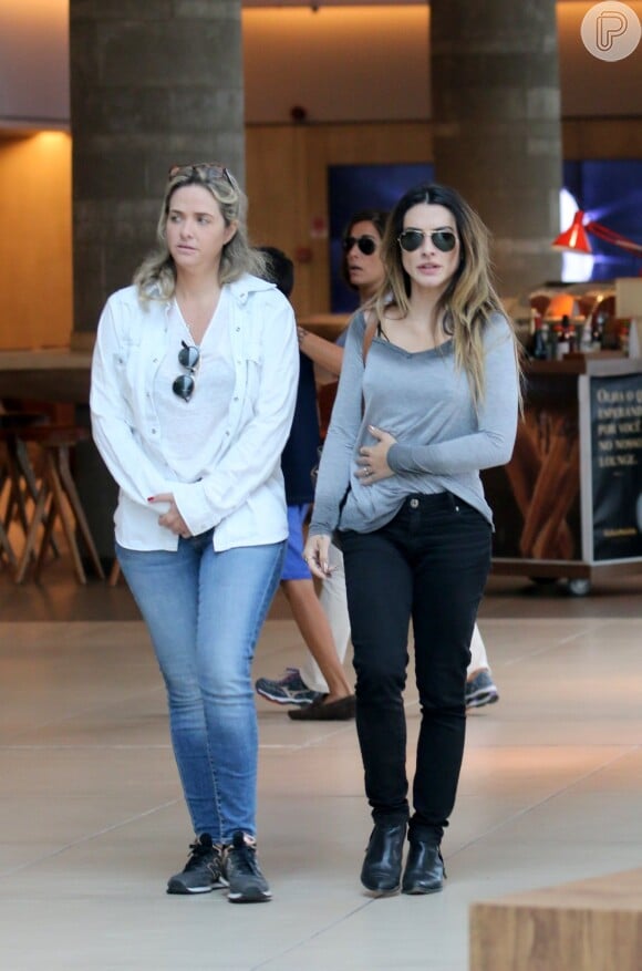 Cleo Pires passeia com a mãe, Gloria Pires, e o padastro Orlando Morais em shopping do Rio neste sábado, dia 10 de setembro de 2016