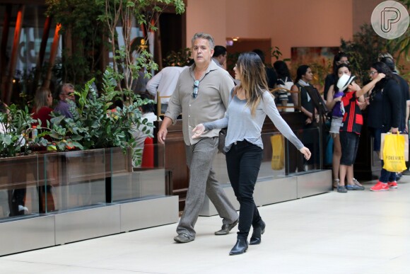 Cleo Pires passeia com a mãe, Gloria Pires, e o padastro Orlando Morais em shopping do Rio neste sábado, dia 10 de setembro de 2016