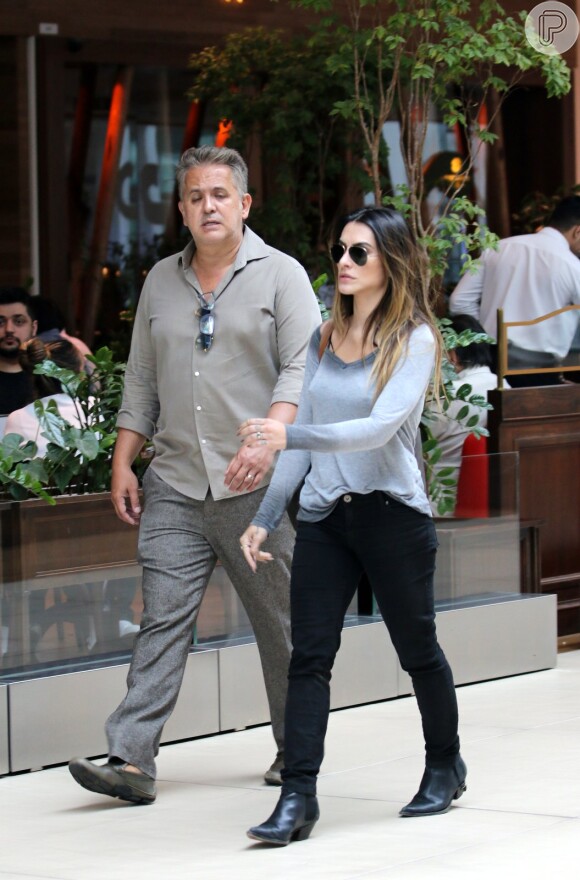 Cleo Pires passeia com a mãe, Gloria Pires, e o padastro Orlando Morais em shopping do Rio neste sábado, dia 10 de setembro de 2016