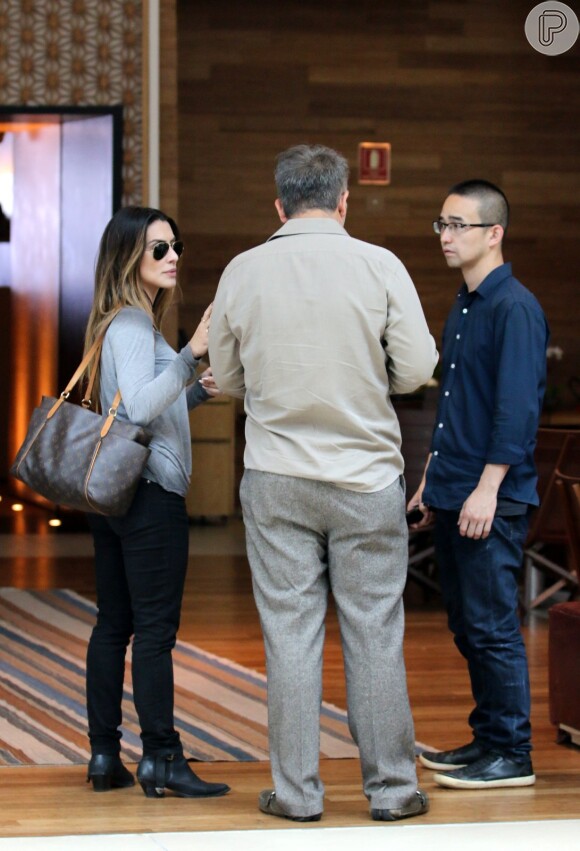Cleo Pires passeia com a mãe, Gloria Pires, e o padastro Orlando Morais em shopping do Rio neste sábado, dia 10 de setembro de 2016