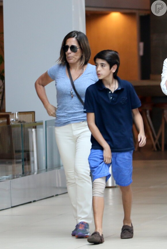 Cleo Pires passeia com a mãe, Gloria Pires, e o padastro Orlando Morais em shopping do Rio neste sábado, dia 10 de setembro de 2016