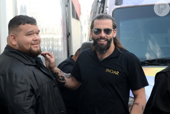 Henri Castelli chegou de moto ao evento em São Paulo neste domingo, dia 11 de setembro de 2016