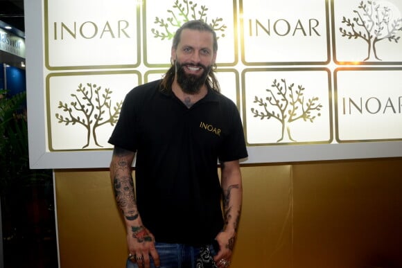 Henri Castelli chegou de moto ao evento em São Paulo neste domingo, dia 11 de setembro de 2016