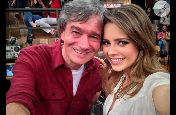 Agenda de Sandy é recheada de aparições na TV; em seu perfil no Instagram, cantora posta foto com Serginho Groisman, que comanda o programa 'Alta Horas' da 'TV Globo'