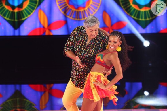 Sidney Magal apresentou a coreografia de 'Que Nem Jiló' com a professora Camila Lobo